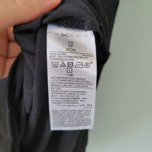 Old Navy luxe oversized tshirt with scoop neck - Picture 2 of 4